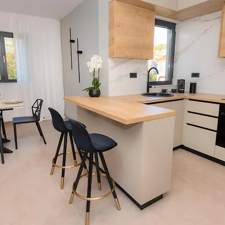 Barovic - Delux Mlini