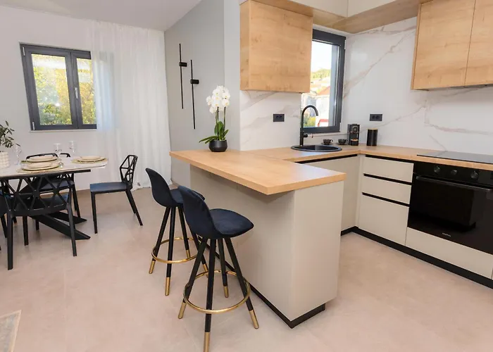 Barovic - Delux Mlini